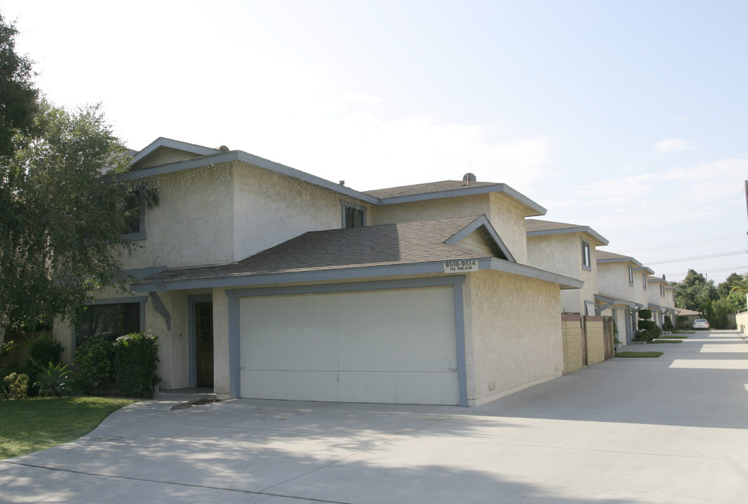 9514 Cedar St in Bellflower, CA - Building Photo