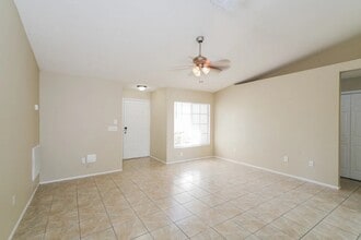 1213 Blufield Ave in Brandon, FL - Building Photo - Building Photo