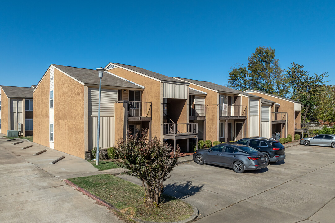 Pavilion Place Apartments, LLC in Fort Smith, AR - Building Photo