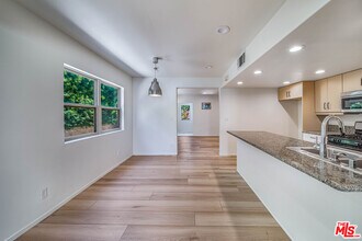 726 W 37th St in Los Angeles, CA - Building Photo - Building Photo