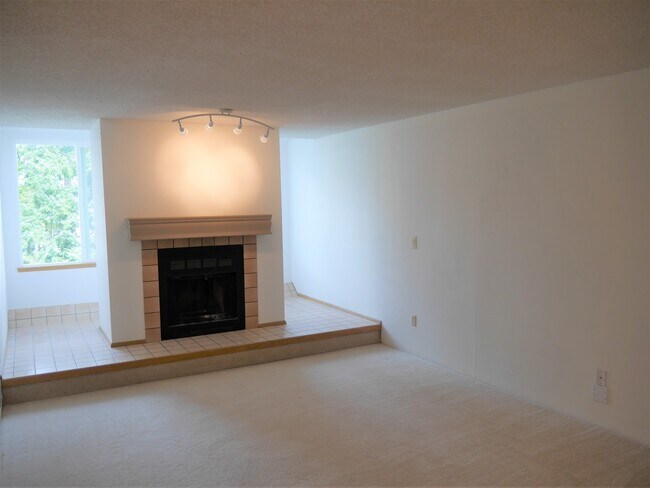 13717 Linden Ave N-Unit -#328 in Seattle, WA - Building Photo - Building Photo