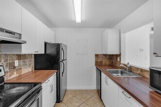 2150 SW 16th Ave, Unit 406 in Miami, FL - Foto de edificio - Building Photo