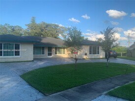 2698-2704-2704 NW 65th Ave in Margate, FL - Building Photo