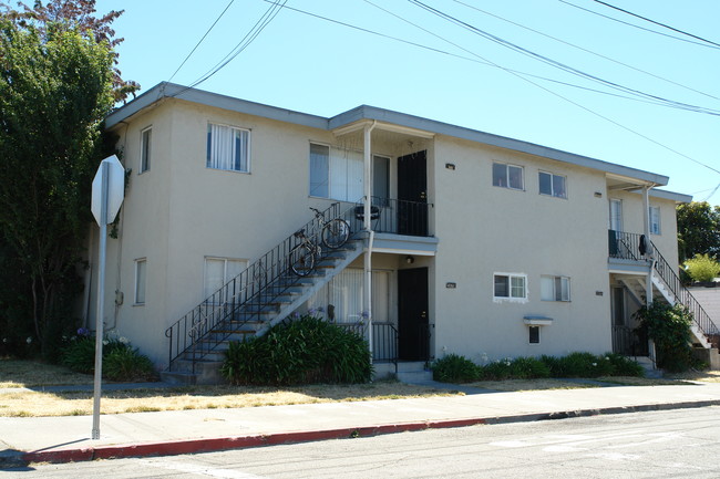 5664-5670 Gaskill St in Oakland, CA - Building Photo - Building Photo