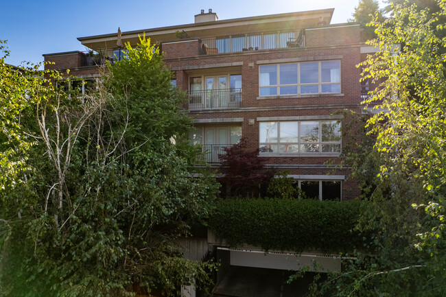 HARVARD ESTATES in Seattle, WA - Foto de edificio - Building Photo