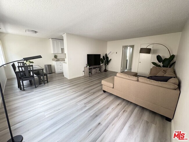 1009 N Edinburgh Ave in West Hollywood, CA - Building Photo - Building Photo