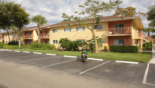 Tivoli Terrace in Deerfield Beach, FL - Foto de edificio - Building Photo