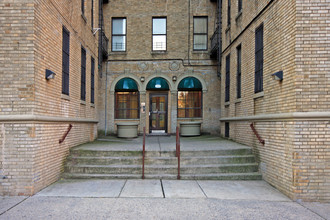 Plaza Apartments in Brooklyn, NY - Building Photo - Building Photo