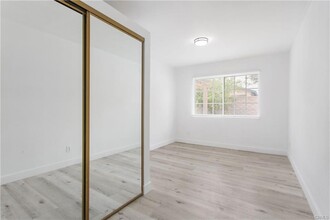 7729 Sedan Ave in Los Angeles, CA - Foto de edificio - Building Photo