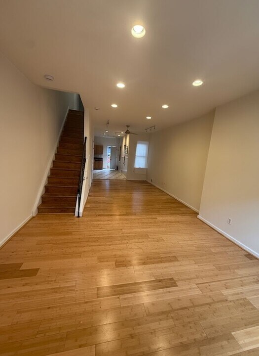 1809 W Thompson St in Philadelphia, PA - Building Photo