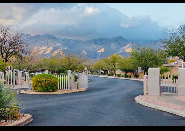 2742 N Ave Valiente in Tucson, AZ - Building Photo - Building Photo