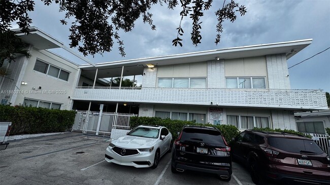 1225 Marseille Dr in Miami Beach, FL - Building Photo - Building Photo