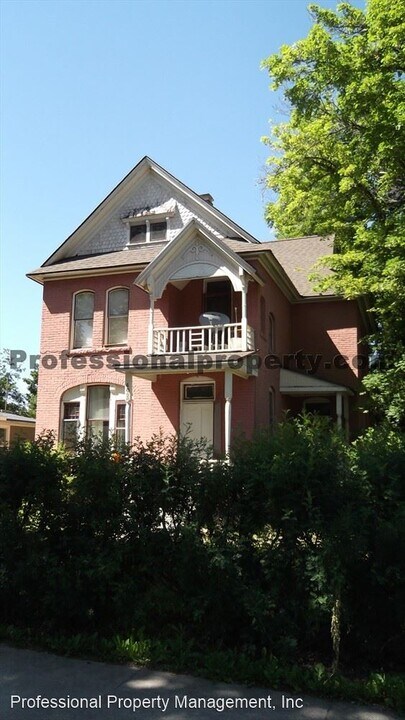 402 S 3rd St W in Missoula, MT - Building Photo