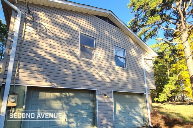 1100 Moonglow Cir in Birmingham, AL - Building Photo - Building Photo