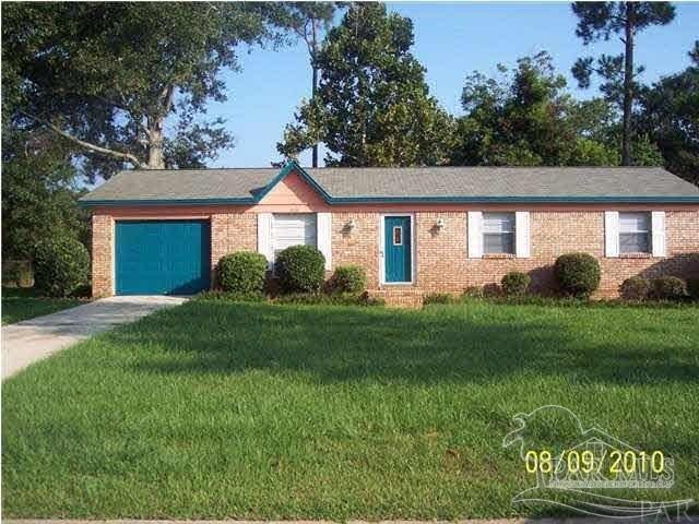 836 El Camino Dr in Cantonment, FL - Building Photo