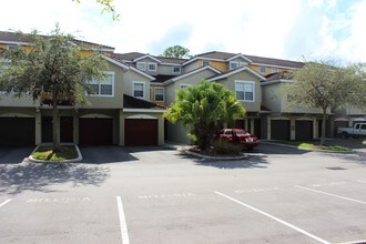 5701 Bentgrass Dr, Unit 18-206 in Sarasota, FL - Foto de edificio - Building Photo