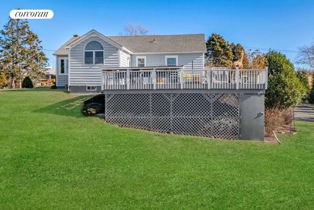 147 S Essex St in Montauk, NY - Building Photo