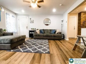 36 Main St in Delaware Water Gap, PA - Building Photo - Building Photo