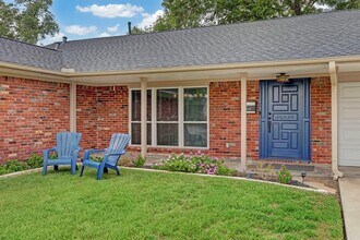 2910 Freshmeadows Dr in Houston, TX - Building Photo - Building Photo