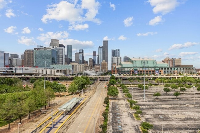 505 Bastrop St, Unit 201 in Houston, TX - Building Photo - Building Photo