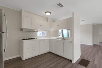 22 Dahlberg Dr in Pacifica, CA - Building Photo - Building Photo