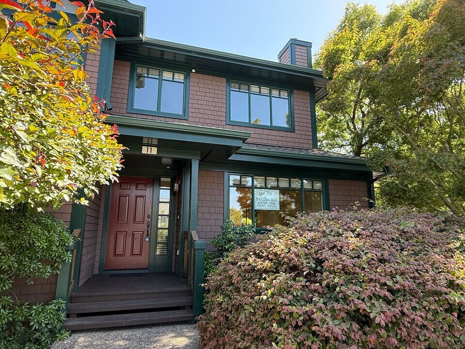 11 Ward St in Larkspur, CA - Building Photo