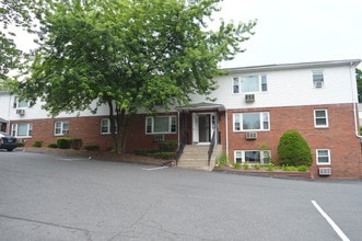 Pleasant View Apartments in Easthampton, MA - Building Photo - Building Photo