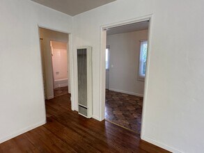 1021 Enslen Ave-Unit -1021 in Modesto, CA - Building Photo - Building Photo