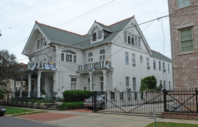 1615 Peniston St in New Orleans, LA - Foto de edificio - Building Photo