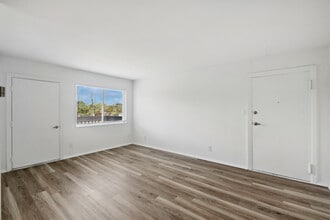 ReNew Alexandria in Alexandria, VA - Foto de edificio - Building Photo