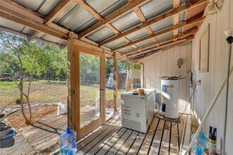 20235 Engelmann Ln in Manor, TX - Foto de edificio - Building Photo