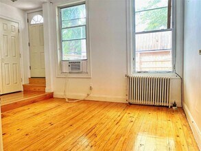 218 Newark Ave in Jersey City, NJ - Building Photo - Building Photo