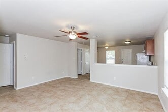 706 Lloyd St in Wilmer, TX - Building Photo - Building Photo