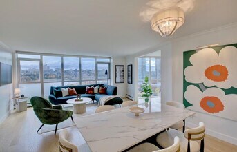 1300 Pacific Blvd in Vancouver, BC - Building Photo - Building Photo