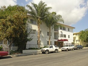 1221 N Genesee Ave in West Hollywood, CA - Building Photo - Building Photo