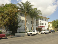 1221 N Genesee Ave in West Hollywood, CA - Foto de edificio - Building Photo