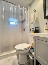 12 Cottage St, Unit #3 in Boston, MA - Foto de edificio - Building Photo