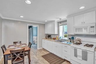 55 Glade Path, Unit 1 in Hampton, NH - Foto de edificio - Building Photo