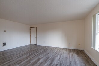 Northwood Meadows Apartments in Salem, OR - Building Photo - Interior Photo