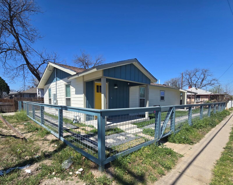 629 S Gevers St in San Antonio, TX - Foto de edificio