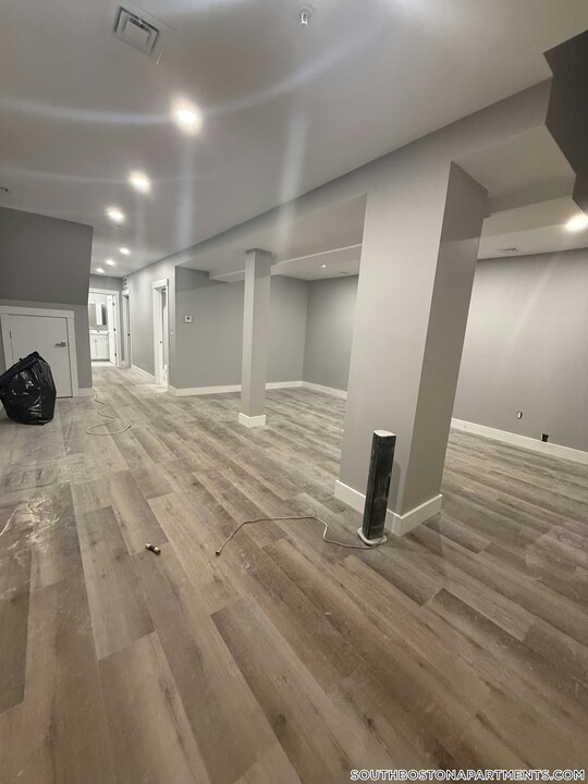230 Silver St in Boston, MA - Building Photo