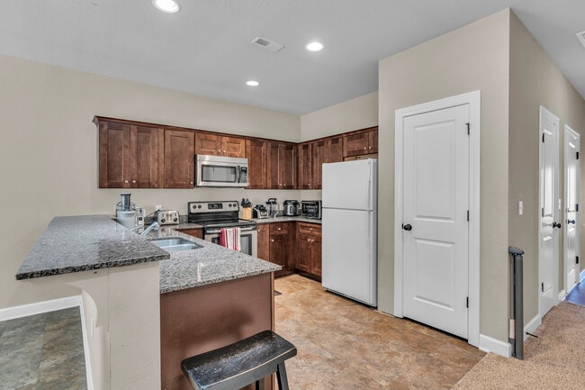 9411 N Adrian Ave in Kansas City, MO - Building Photo - Building Photo