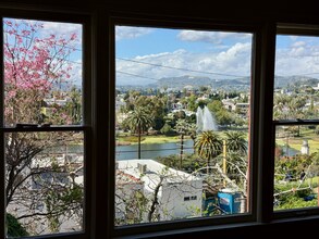 1086 W Kensington Rd in Los Angeles, CA - Building Photo - Building Photo