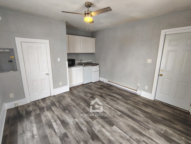 725 W 8th St, Unit 1.2 in Anderson, IN - Foto de edificio - Building Photo