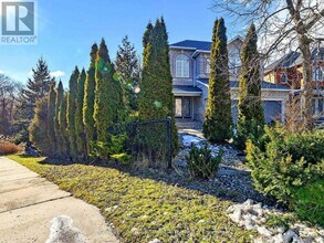 12 Bilberry Crescent in Richmond Hill, ON - Building Photo - Building Photo