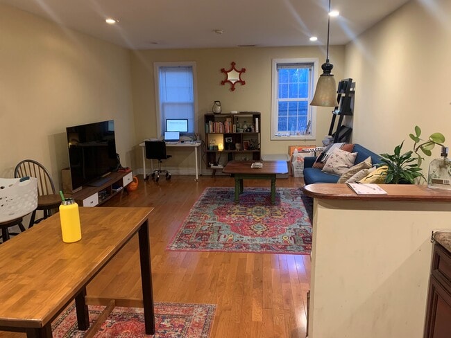 1714 Reed St, Unit B in Philadelphia, PA - Foto de edificio - Building Photo