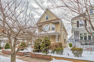 28 W 37th St in Bayonne, NJ - Building Photo