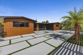 19511 NE 18th Pl in Miami, FL - Building Photo - Building Photo