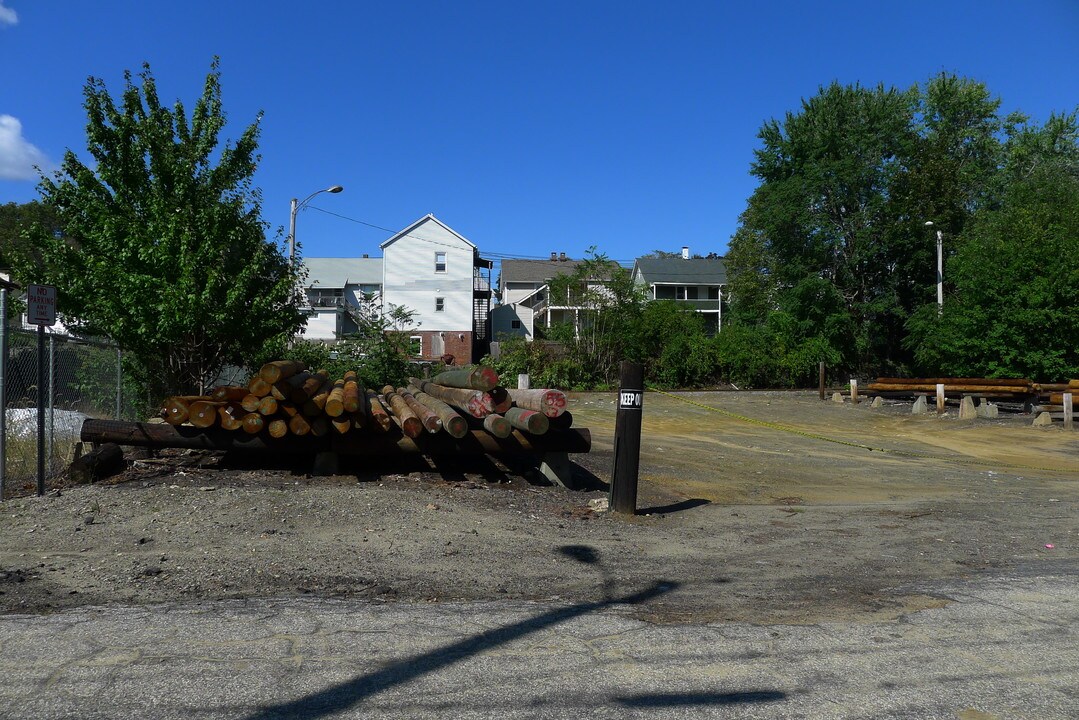 32 White St in Norwich, CT - Building Photo