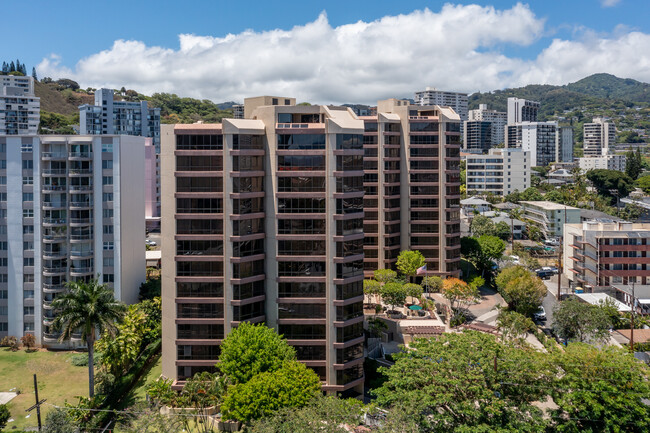 The Continental Plaza in Honolulu, HI - Building Photo - Building Photo